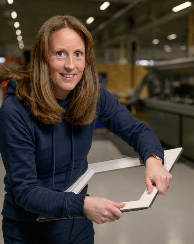 Edsbyn_fabrik_kvinna_4-5