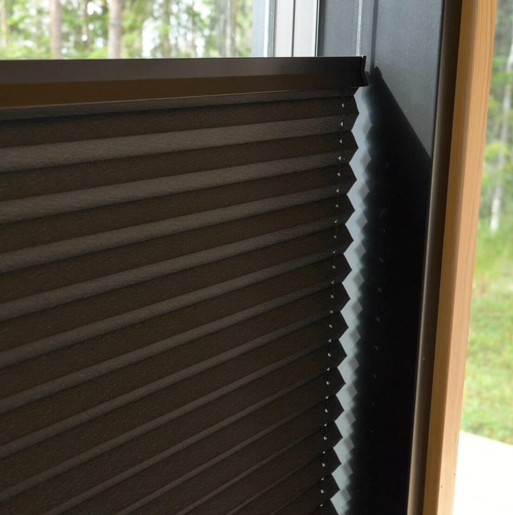 BLACK-EDITION_VISOR_PLISSEGARDIN_web